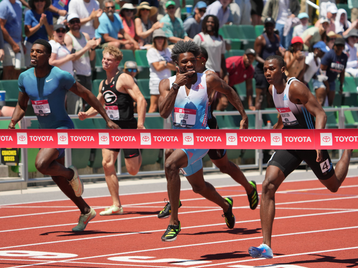 Noah Lyles points to the scoreboard after defeating Erriyon Knighton and Fred Kerley in the 200m at nationals.
